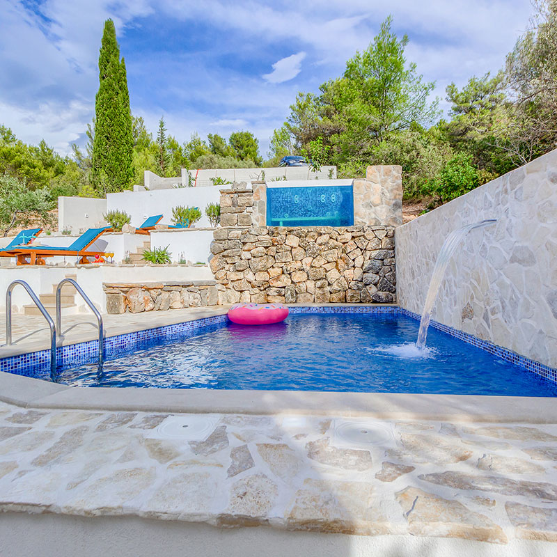 Villa in Sutivan